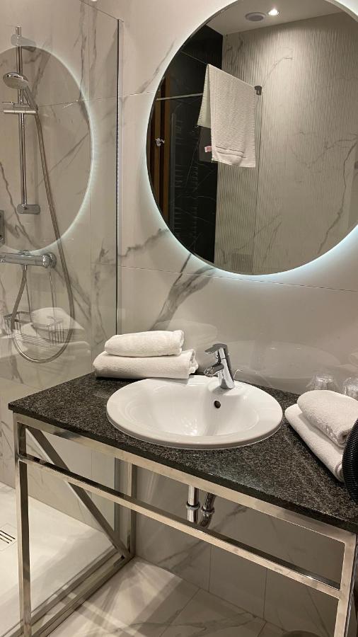 Hotel Falko Rumia Exteriör bild