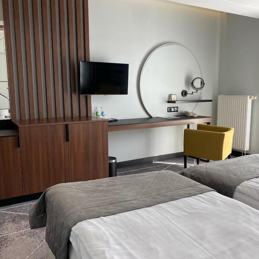 Hotel Falko Rumia Exteriör bild