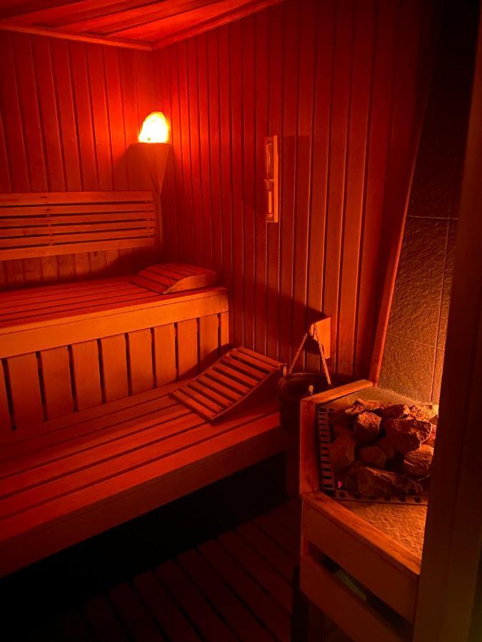 Hotel Falko Rumia Exteriör bild