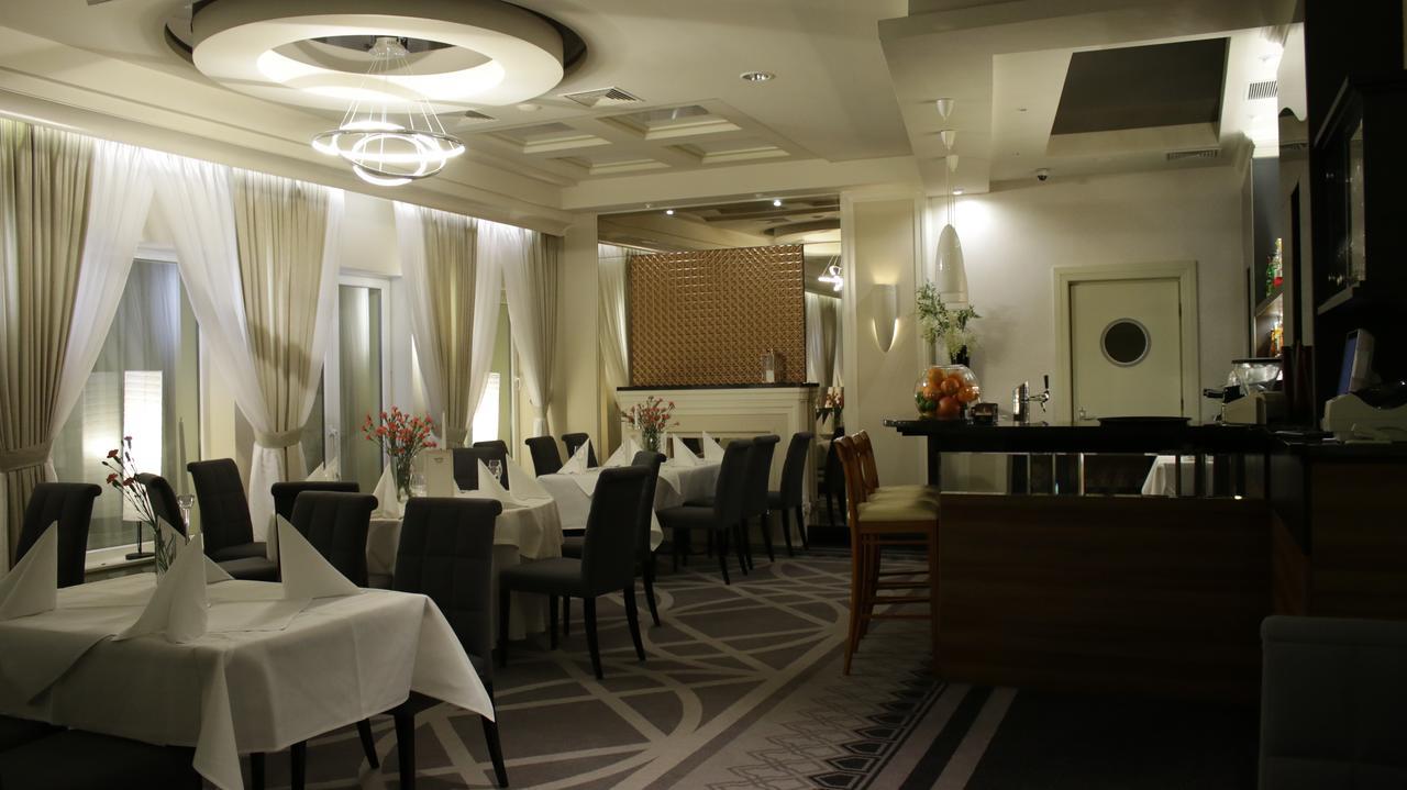 Hotel Falko Rumia Exteriör bild