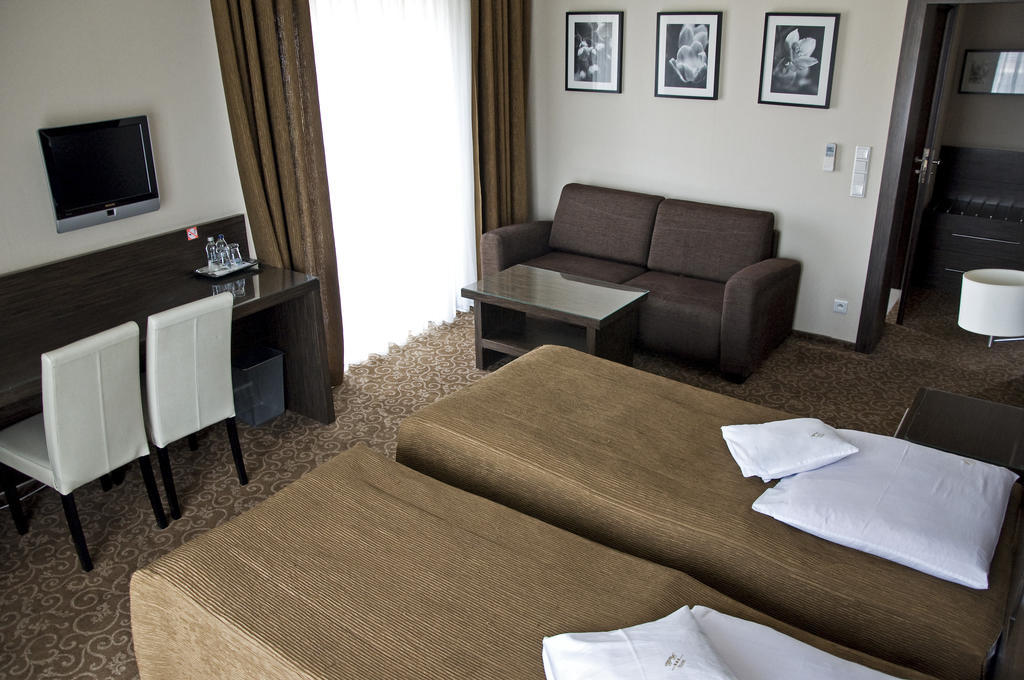Hotel Falko Rumia Exteriör bild